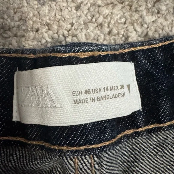 Never worn Zara TRF Mid-rise baggy barrel jeans - Picture 3 of 7